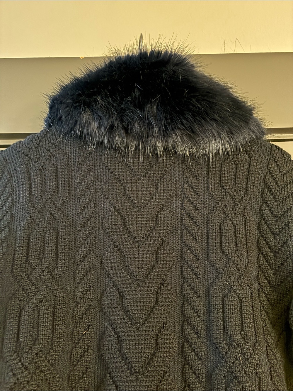 Tory Burch Navy Cable-Knit Sweater with Faux Fur detachable Collar - Picture 4 of 9